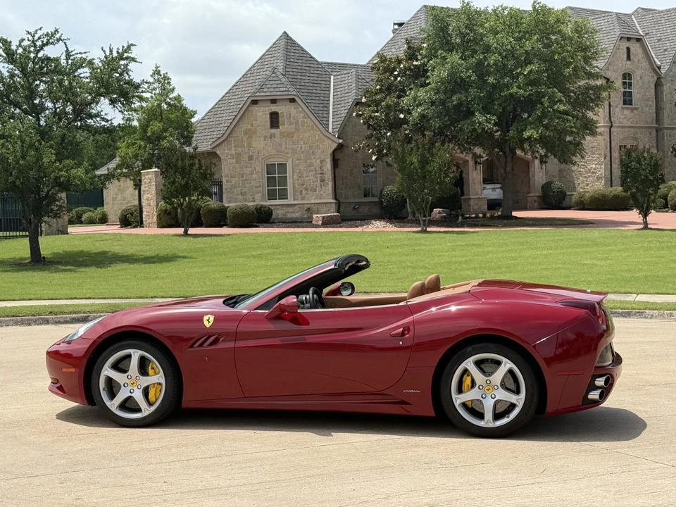 2013 Ferrari California - Image 2 of 31