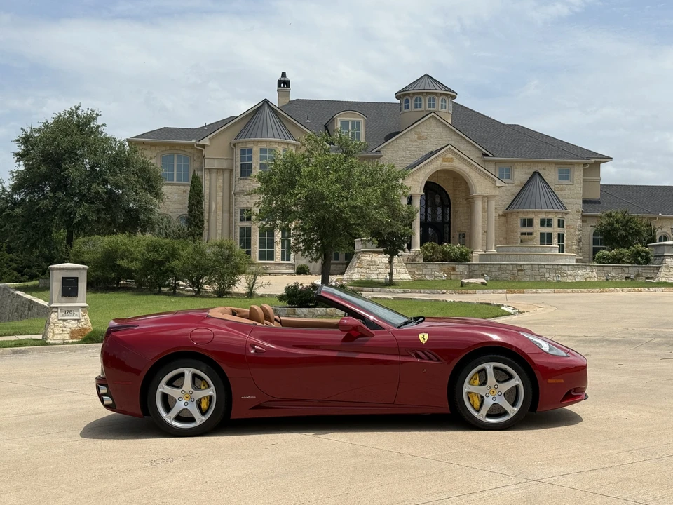 2013 Ferrari California - Image 11 of 31