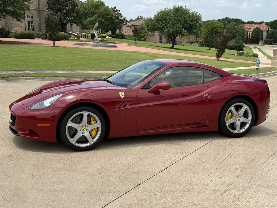 2013 Ferrari California - Image 16 of 31