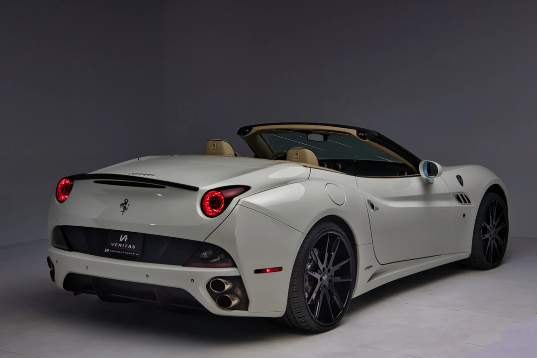 2013 Ferrari California - Image 16 of 31