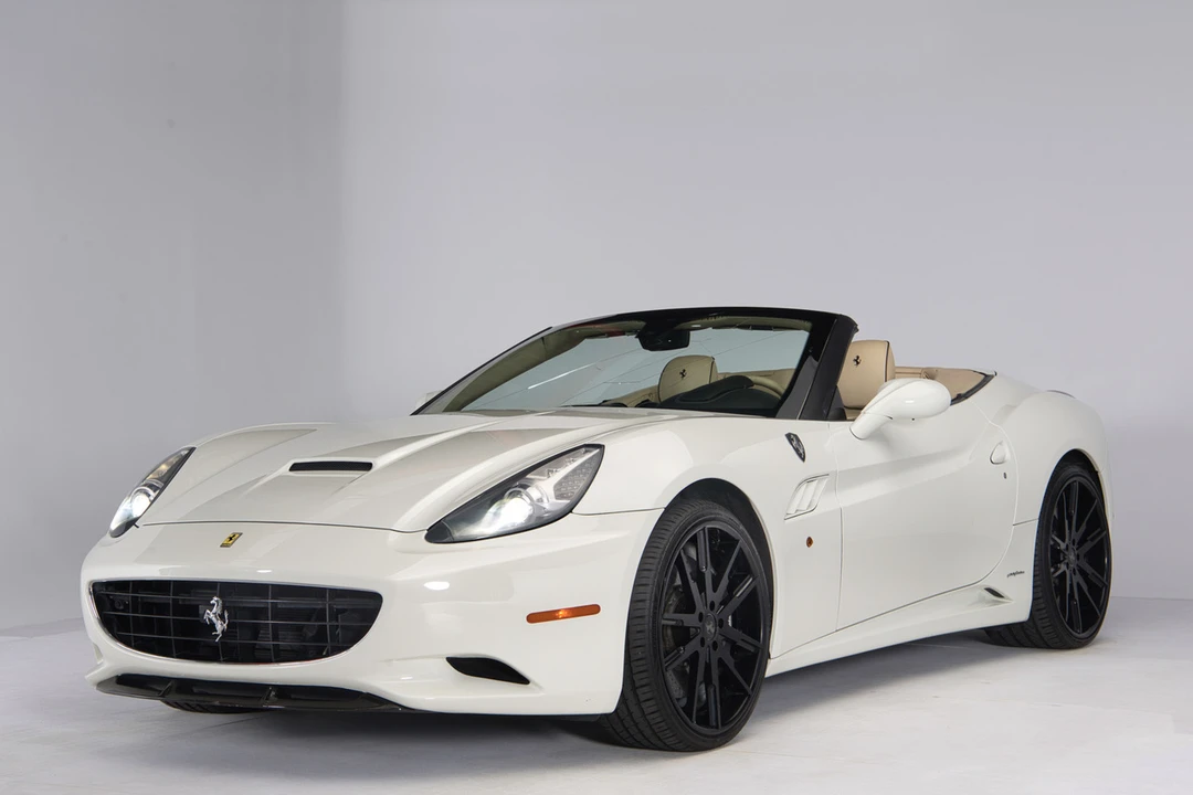 2013 Ferrari California - Image 2 of 31