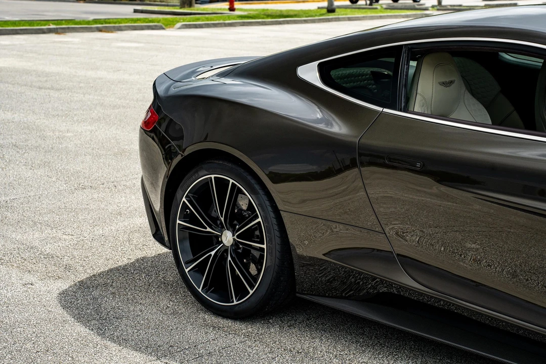 2014 Aston Martin Vanquish 2nd Gen - Image 27 of 31