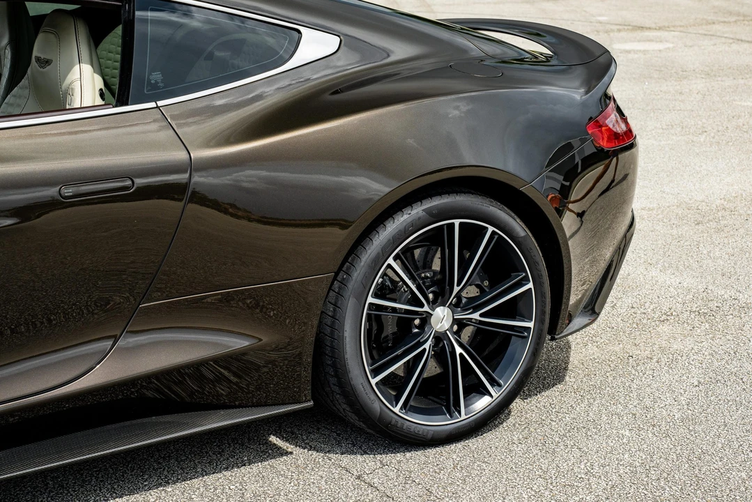 2014 Aston Martin Vanquish 2nd Gen - Image 28 of 31