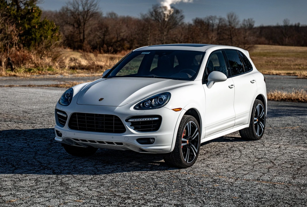 2014 Porsche 958 Cayenne Turbo - Image 2 of 31