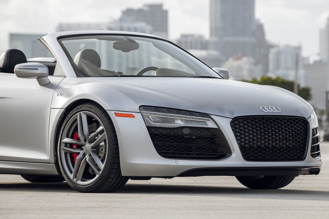 2015 Audi 42 R8 - Image 10 of 31