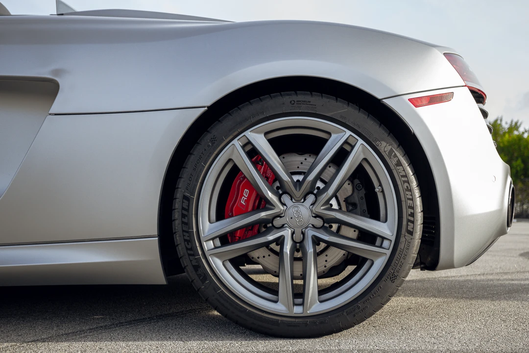 2015 Audi 42 R8 - Image 30 of 31