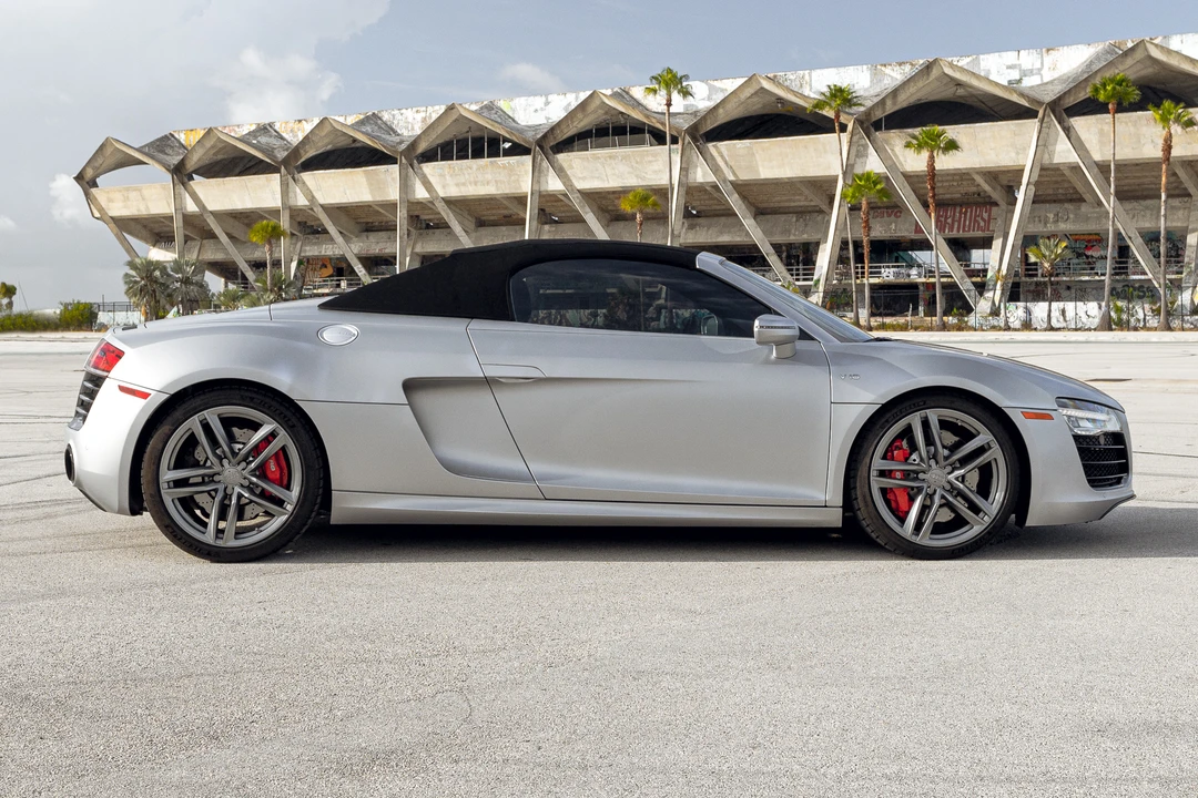 2015 Audi 42 R8 - Image 8 of 31