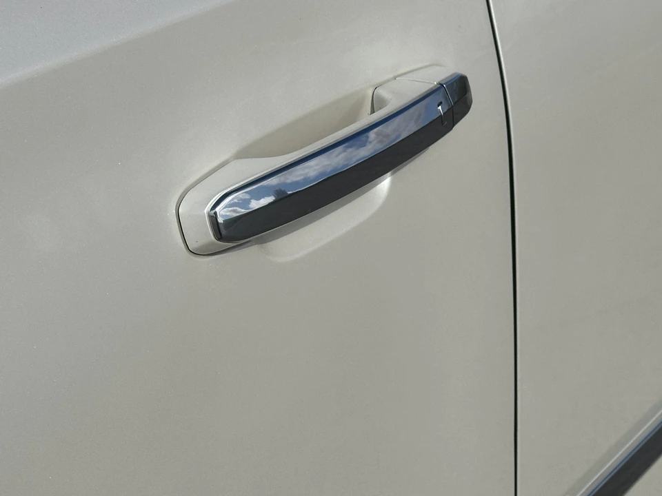 2015 Cadillac Escalade 4th Gen - Image 23 of 31