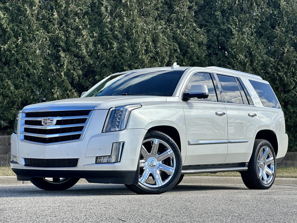 2015 Cadillac Escalade 4th Gen - Image 2 of 31