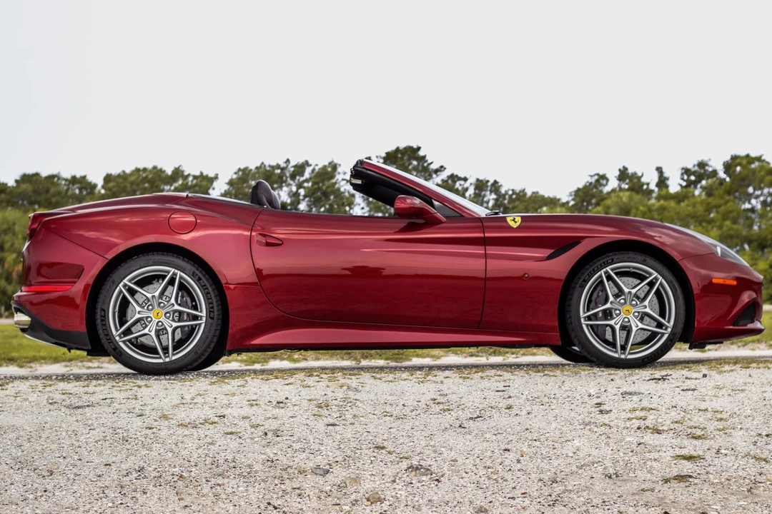 2015 Ferrari California T - Image 5 of 31