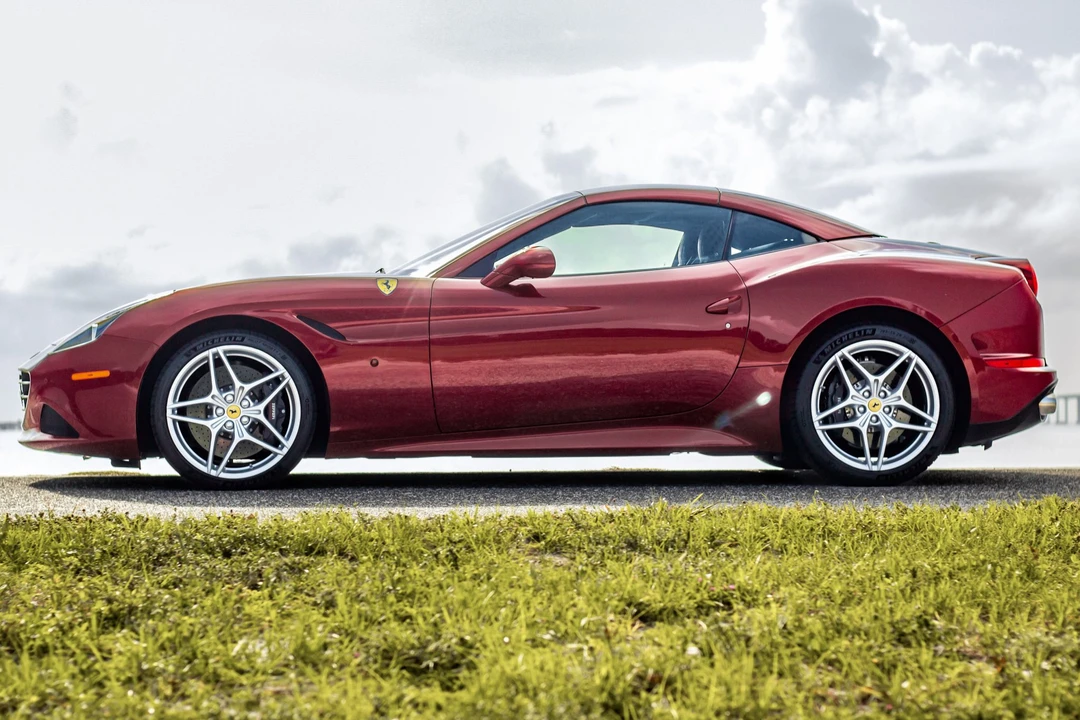 2015 Ferrari California T - Image 17 of 31