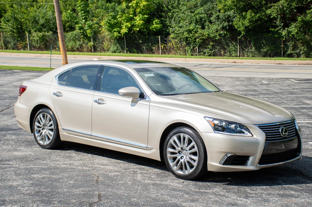 2015 Lexus LS 4th Gen - Image 31 of 31