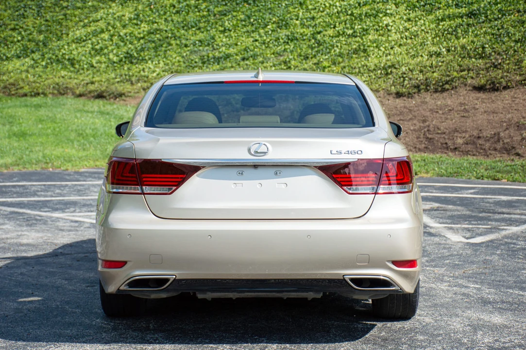 2015 Lexus LS 4th Gen - Image 21 of 31