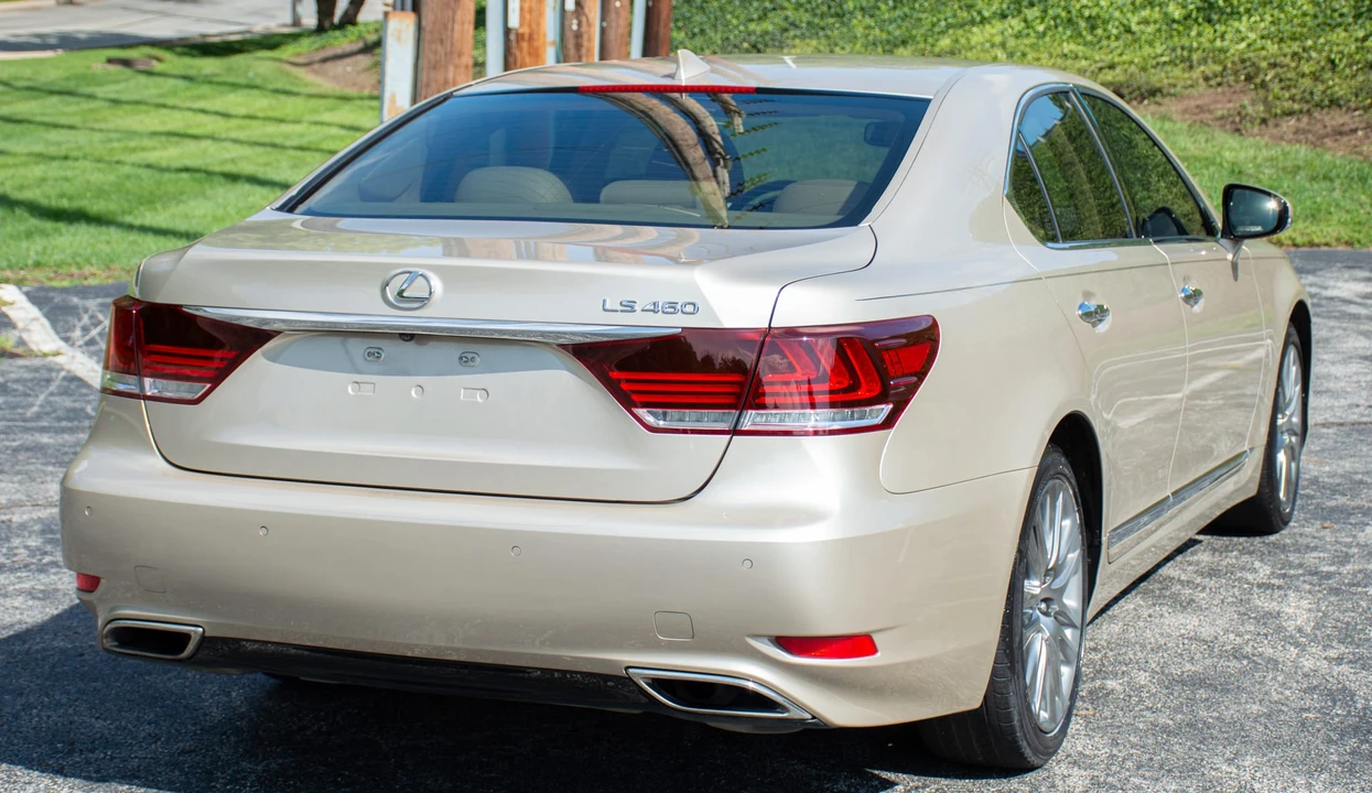 2015 Lexus LS 4th Gen - Image 22 of 31