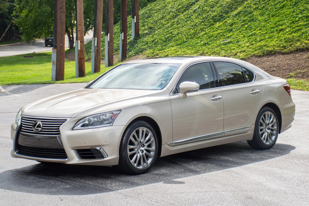 2015 Lexus LS 4th Gen - Image 8 of 31
