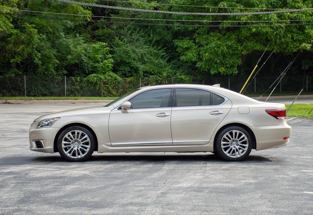 2015 Lexus LS 4th Gen - Image 11 of 31