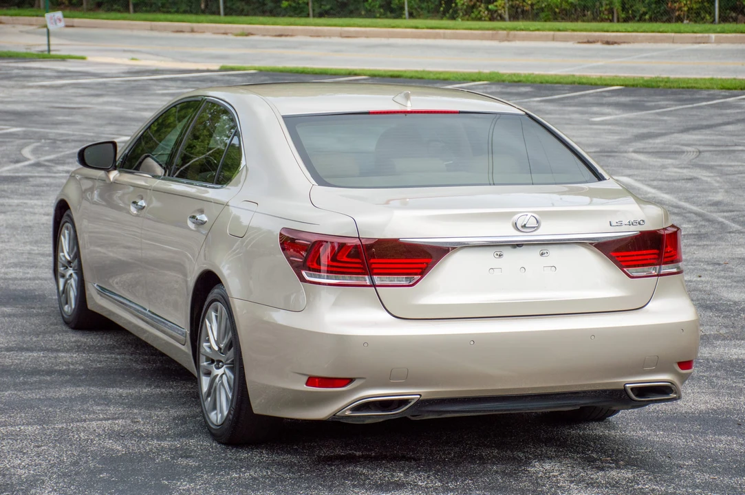 2015 Lexus LS 4th Gen - Image 18 of 31