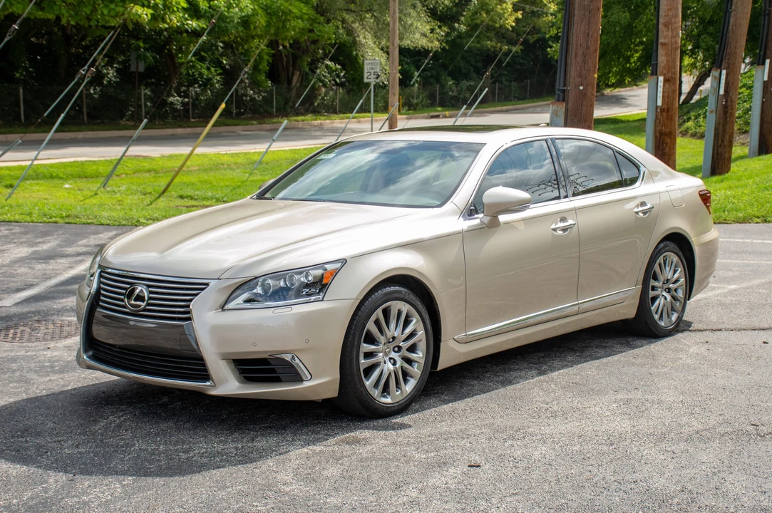 2015 Lexus LS 4th Gen - Image 4 of 31