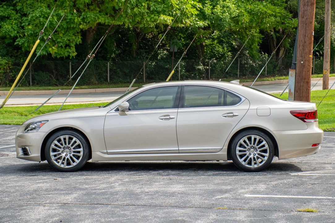 2015 Lexus LS 4th Gen - Image 12 of 31