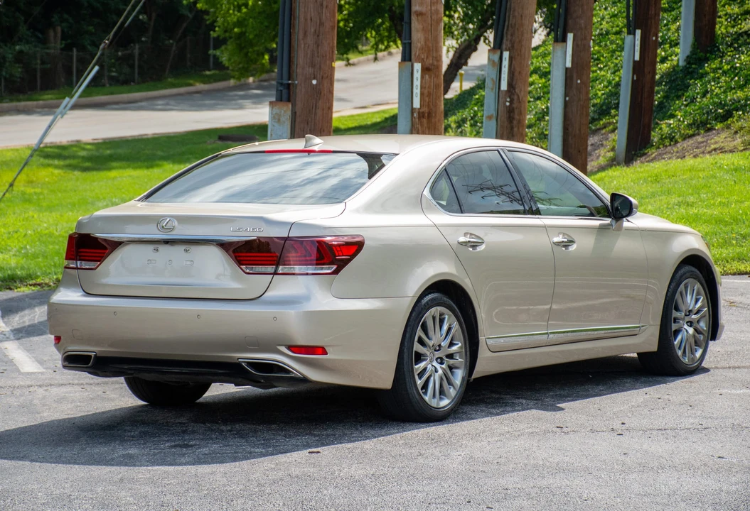 2015 Lexus LS 4th Gen - Image 25 of 31
