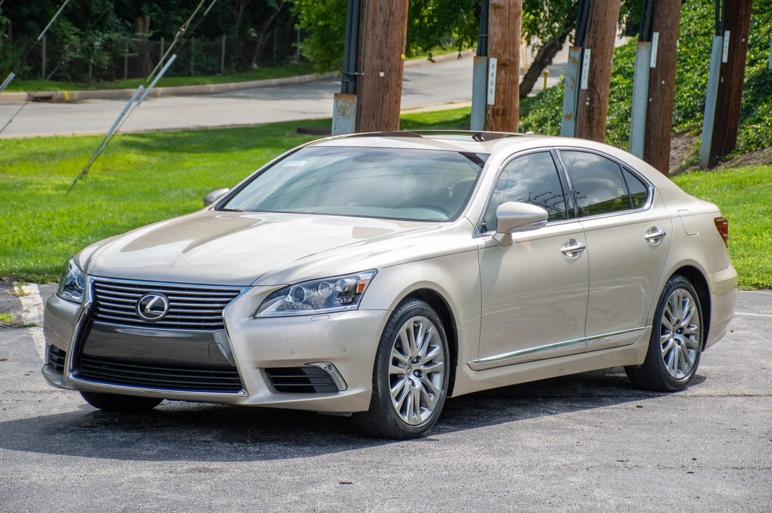 2015 Lexus LS 4th Gen - Image 3 of 31