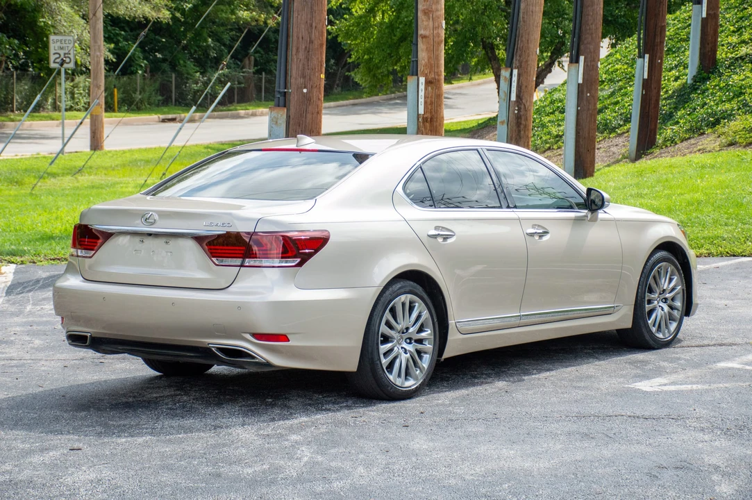 2015 Lexus LS 4th Gen - Image 24 of 31