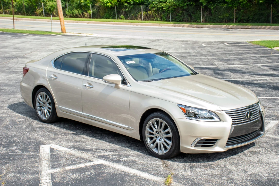 2015 Lexus LS 4th Gen - Image 30 of 31