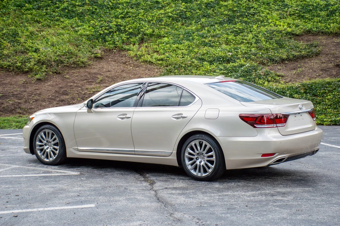 2015 Lexus LS 4th Gen - Image 13 of 31