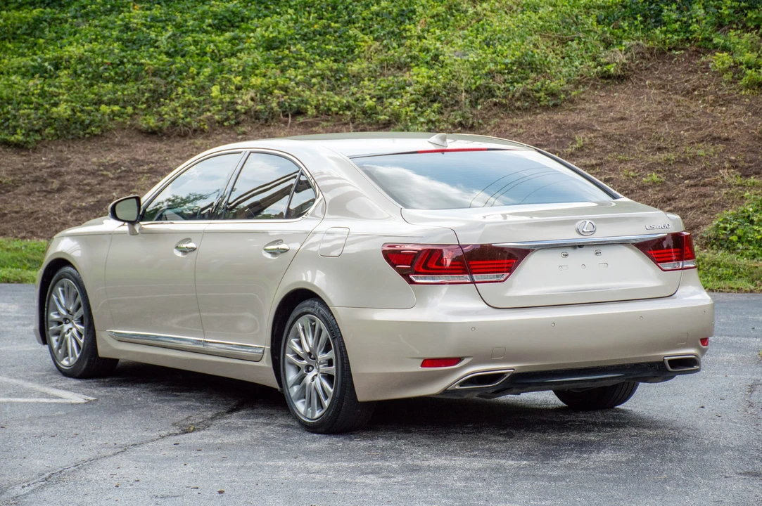2015 Lexus LS 4th Gen - Image 17 of 31