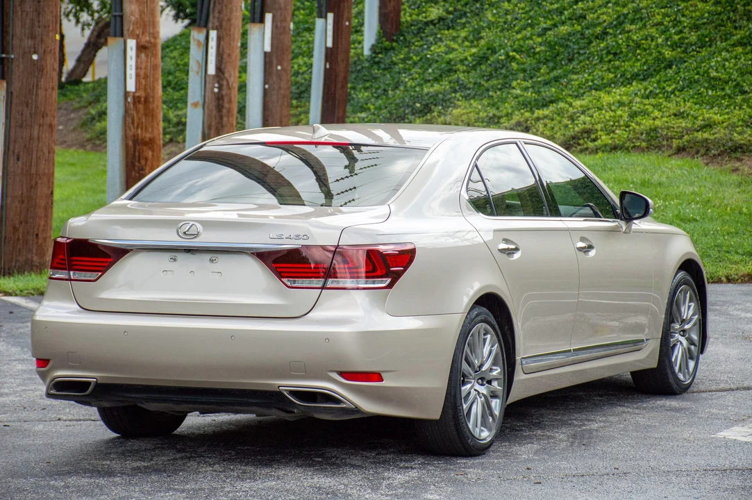 2015 Lexus LS 4th Gen - Image 23 of 31