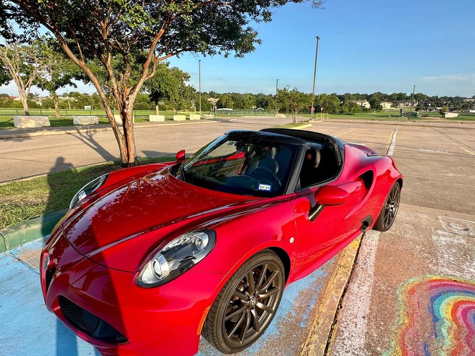 2018 Alfa Romeo 4C Spider - Image 2 of 31