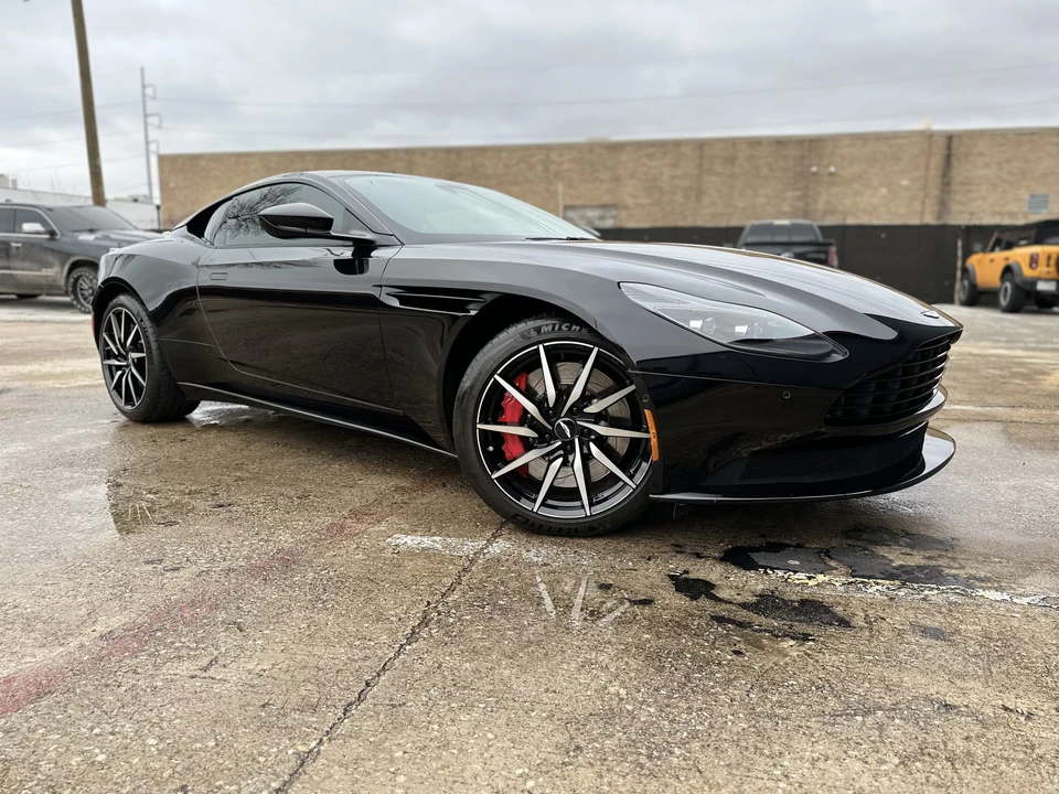 2018 Aston Martin DB11 - Image 13 of 31