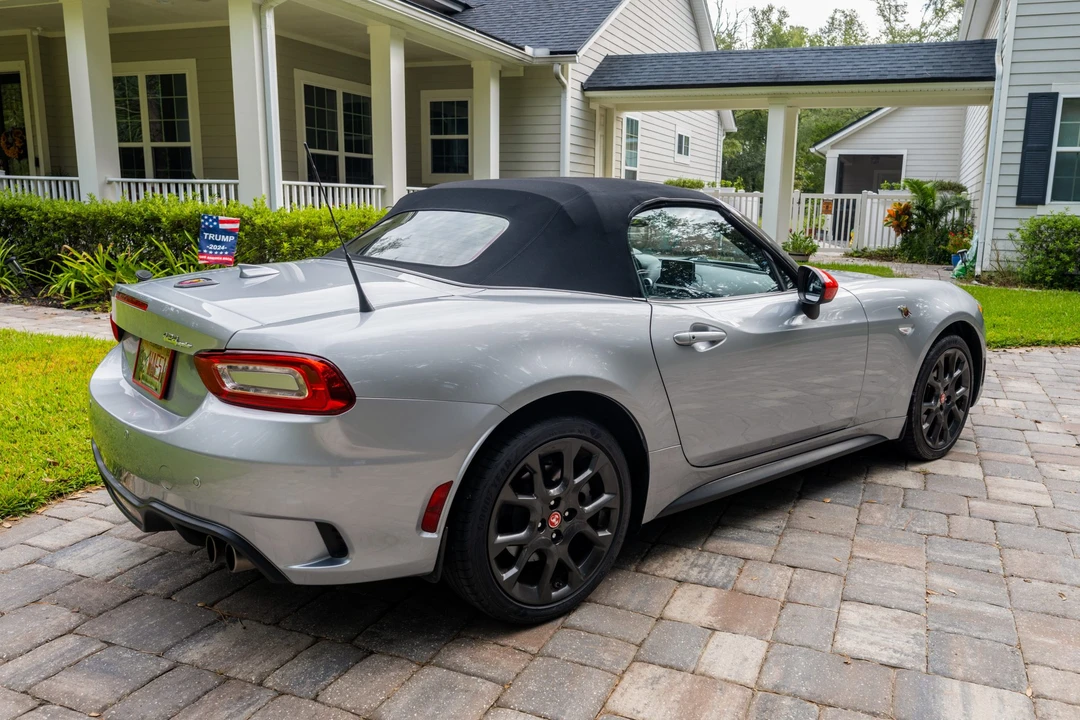 2020 Fiat 124 Spider - Image 13 of 31