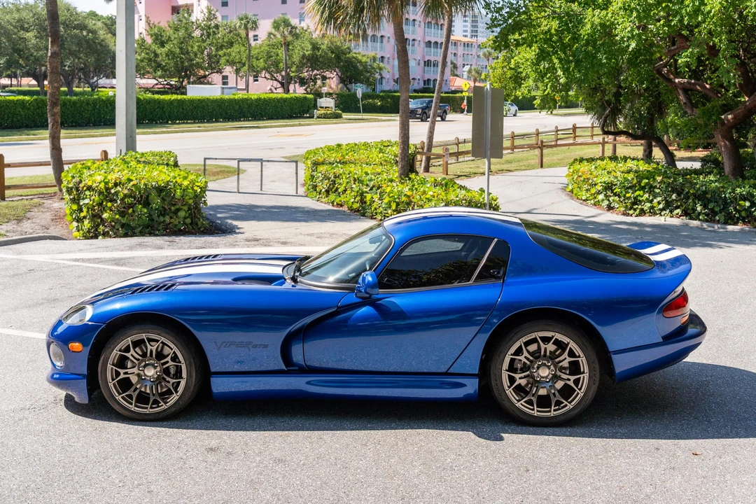 1997 Dodge Viper GTS 2nd Gen - Image 19 of 31