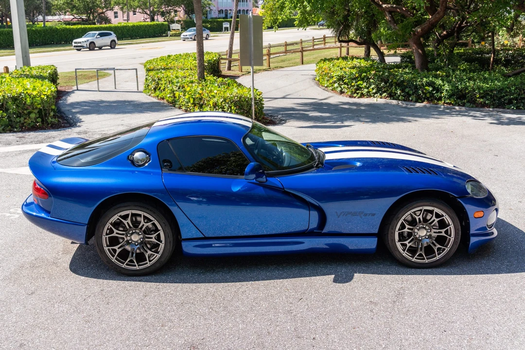 1997 Dodge Viper GTS 2nd Gen - Image 15 of 31