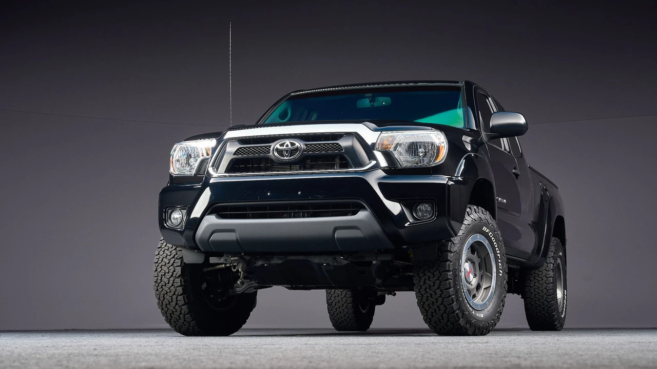 2012 Toyota Tacoma 2nd Gen - Image 2 of 31