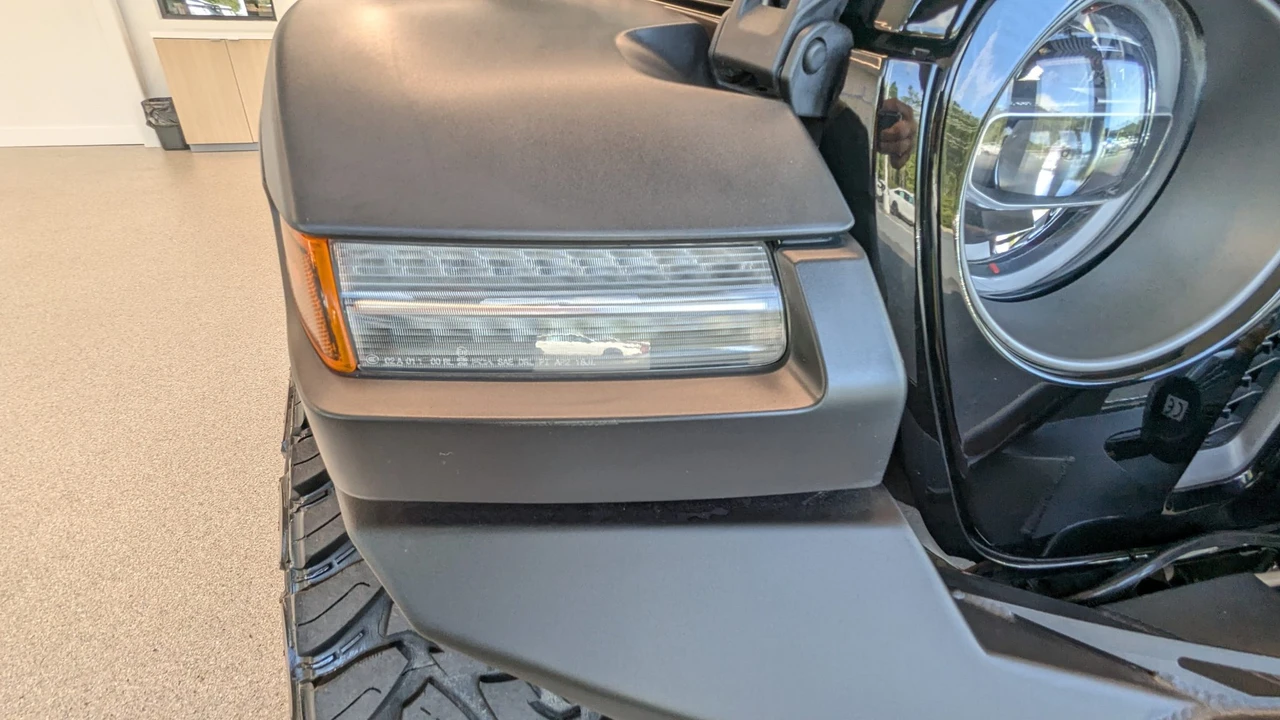 2020 Jeep JT Gladiator - Image 27 of 31