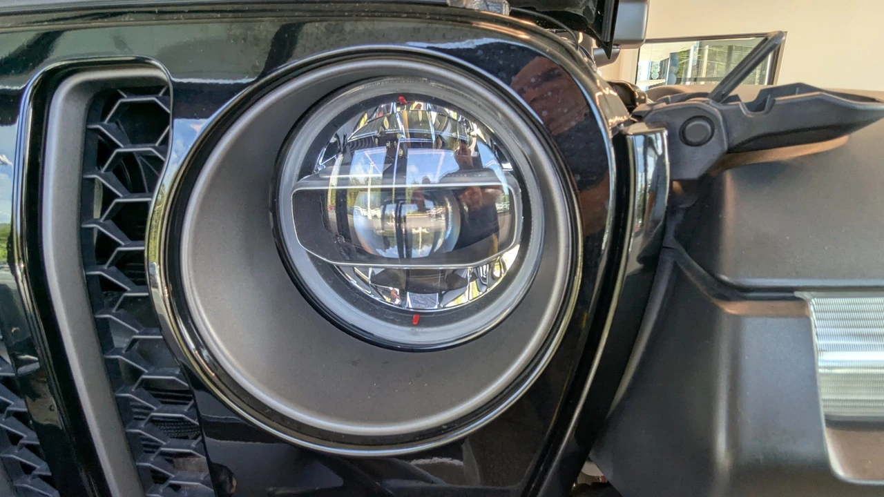 2020 Jeep JT Gladiator - Image 24 of 31