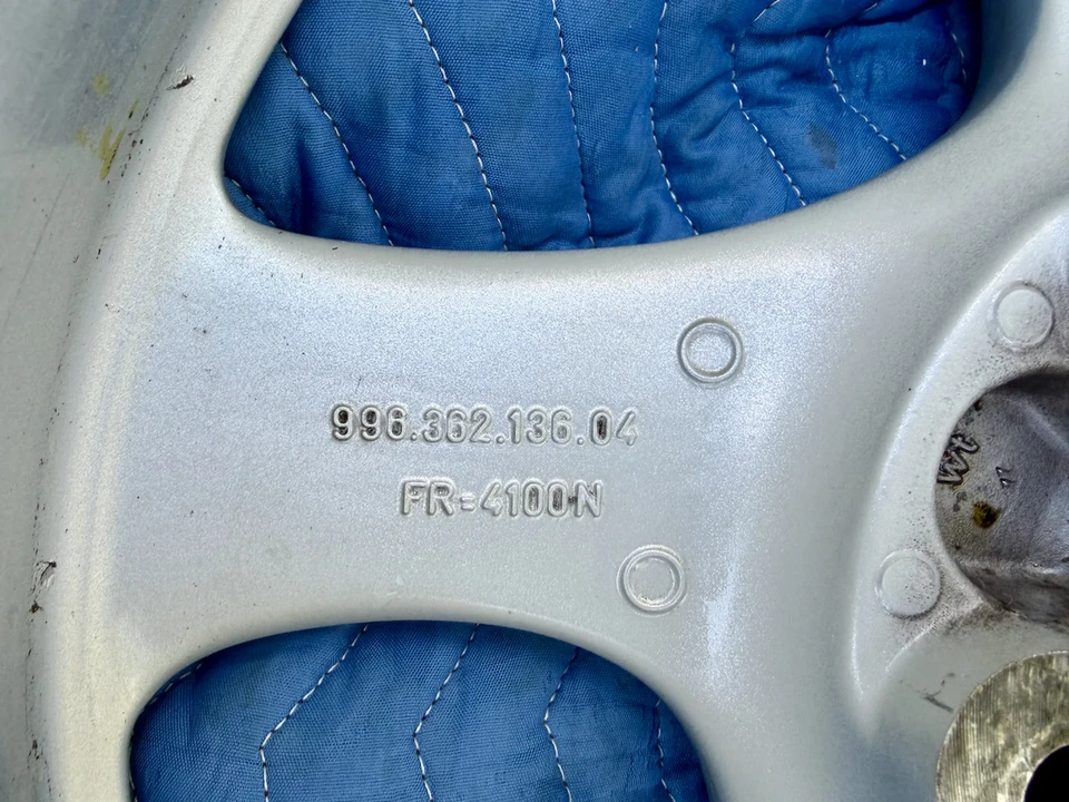 Porsche 996 Carrera - Image 11 of 12