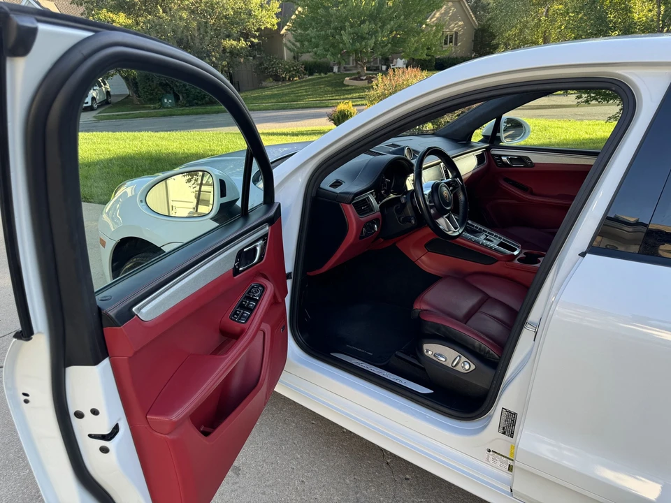 2018 Porsche Macan Turbo - Image 12 of 22