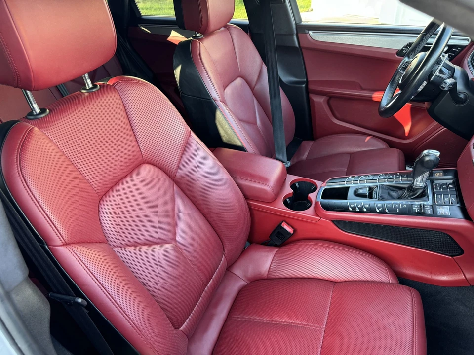 2018 Porsche Macan Turbo - Image 17 of 22