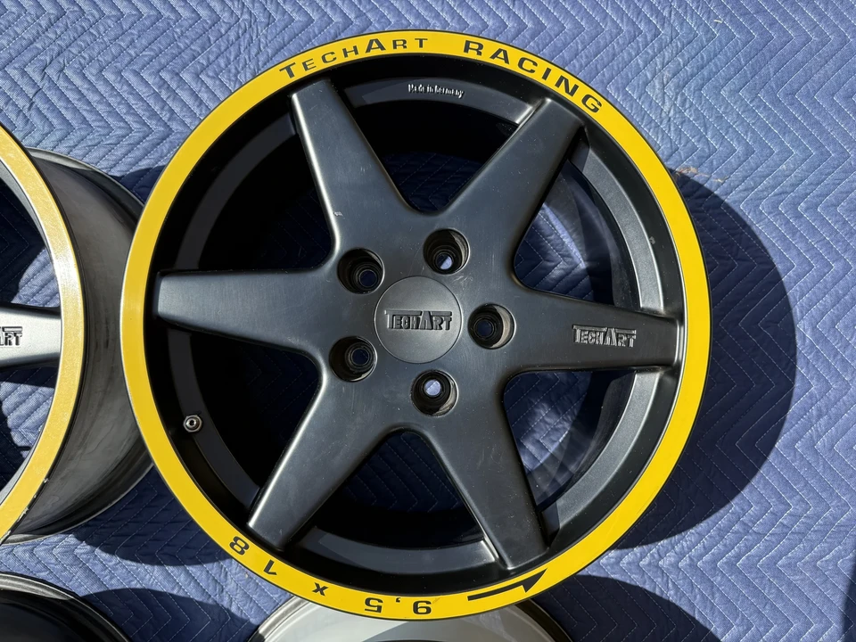 Porsche 911 - Image 5 of 17