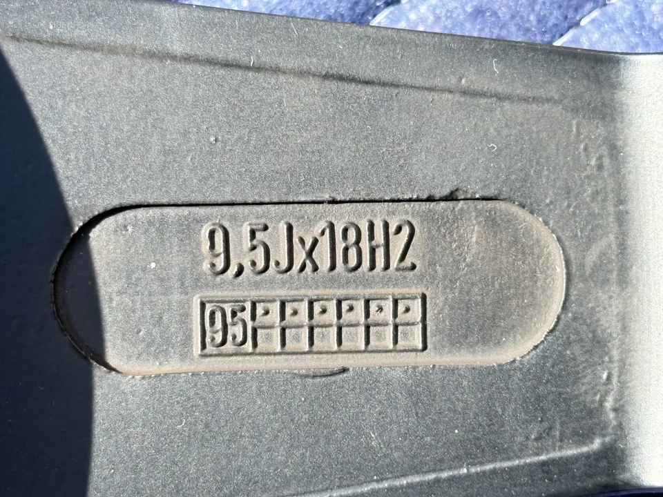 Porsche 911 - Image 14 of 17