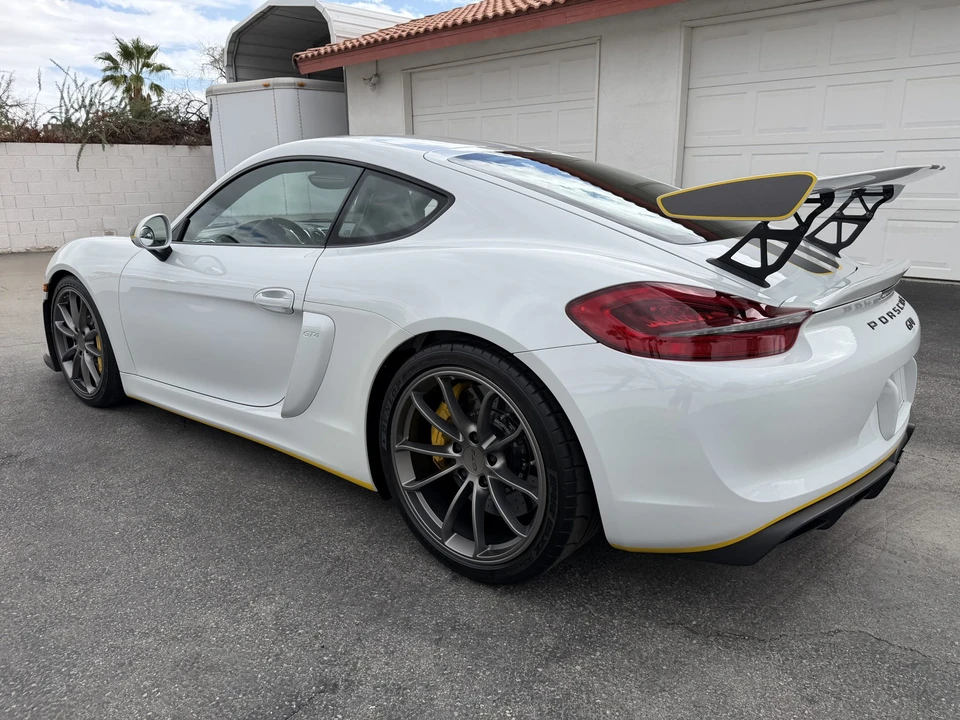 2016 Porsche 981 Cayman GT4 - Image 8 of 31