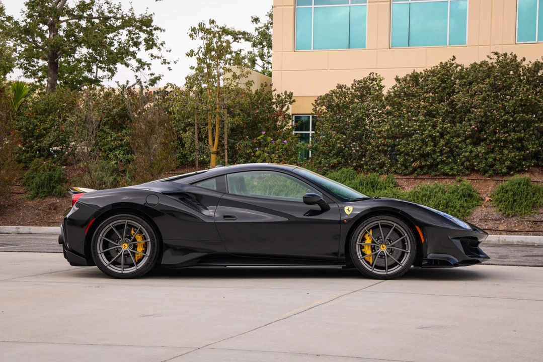 2020 Ferrari 488 Pista - Image 14 of 31