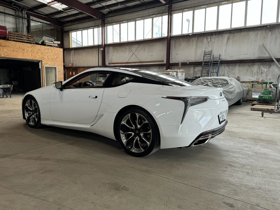 2020 Lexus LC - Image 12 of 31
