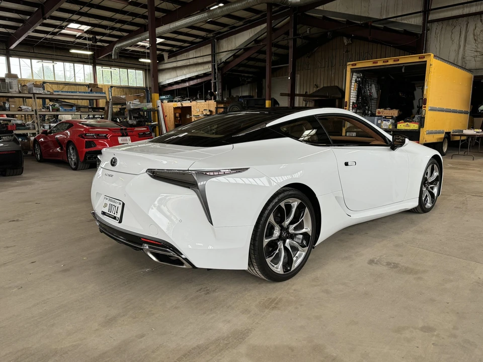 2020 Lexus LC - Image 10 of 31