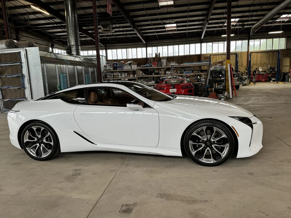 2020 Lexus LC - Image 9 of 31