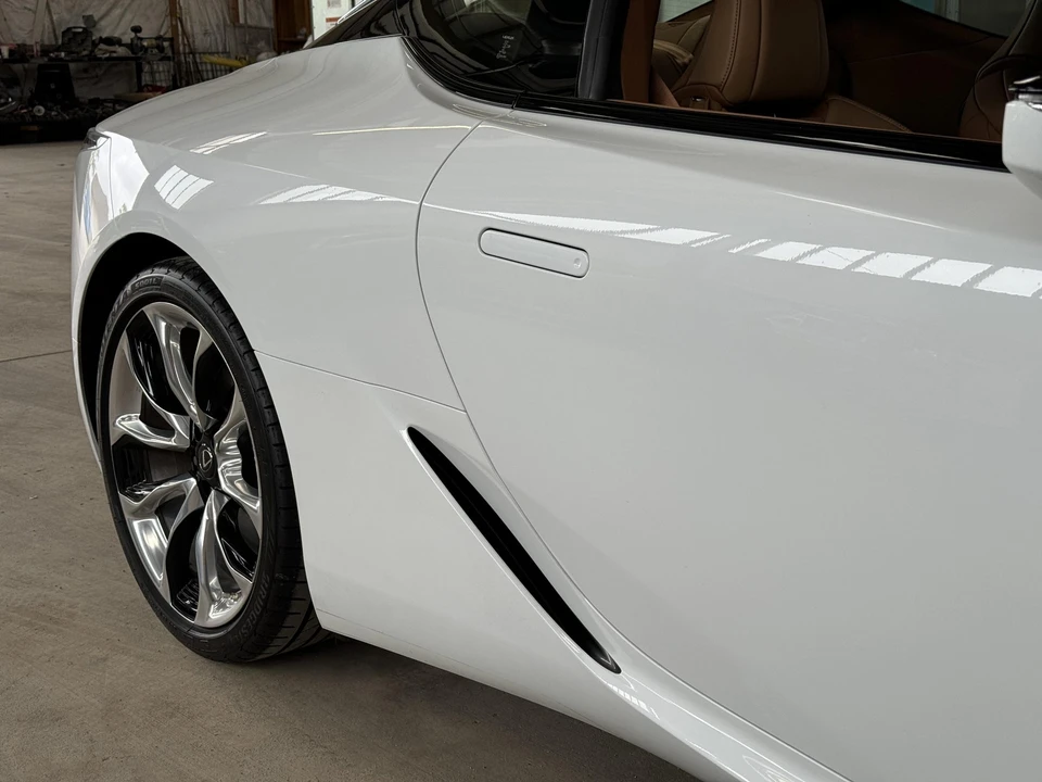 2020 Lexus LC - Image 17 of 31