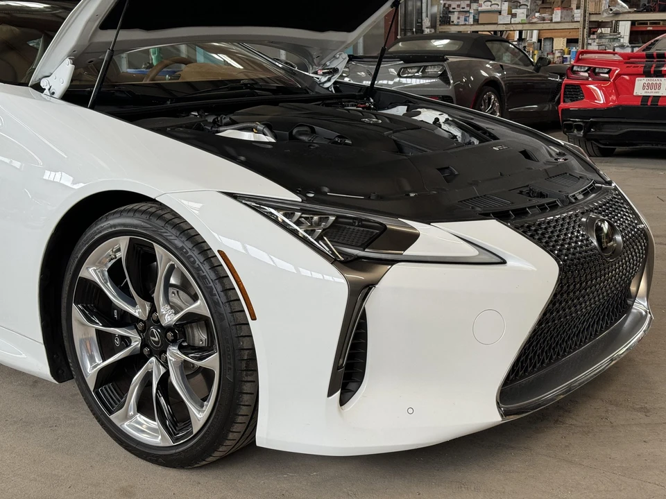 2020 Lexus LC - Image 16 of 31